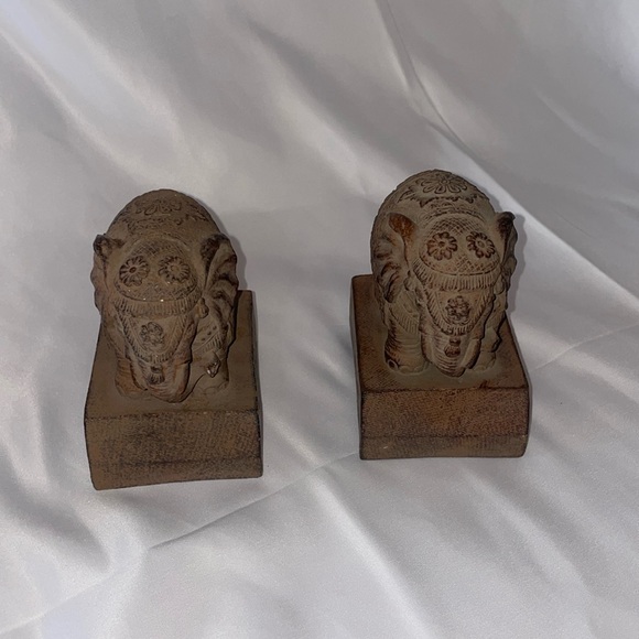 Pier 1 Elephant Resin Bookend Paperweight- SET OF 2 - Picture 2 of 6